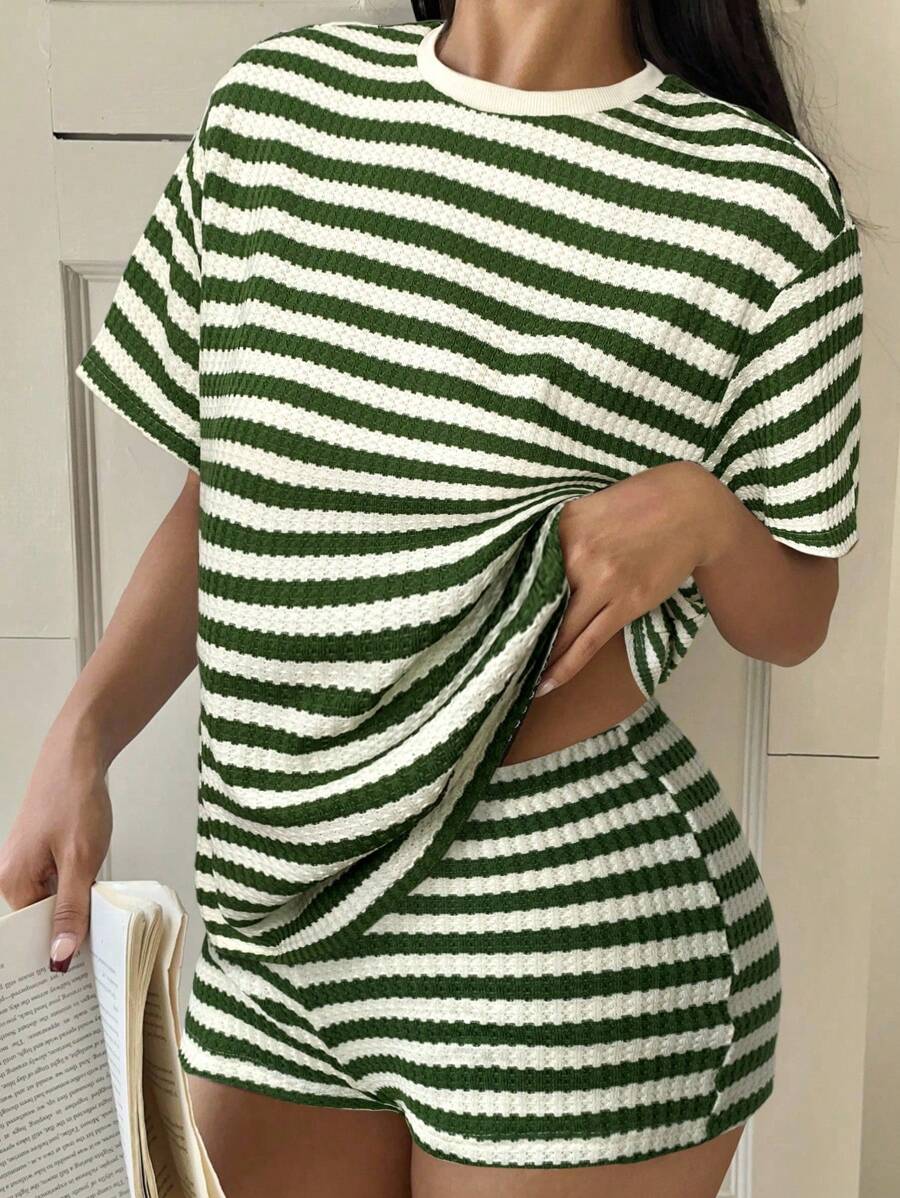 SHEIN EZwear Bộ 2 món/Bộ áo ngắn tay sọc xanh lá cây và trắng thường ngày và quần short, Mùa hè - màu xanh lá - Xem 1