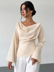 Firerie 船领喇叭袖收腰办公室女士杏色衬衫，新款简约优雅通勤装，不对称褶皱领，缎面喇叭袖办公室衬衫，优雅别致 - 杏色 - 查看 3