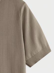 SHEIN X ELOISA & ORSON AKNOTIC Business Casual Camiseta casual de punto con cuello de polo y manga corta de unicolor para hombre, para la escuela