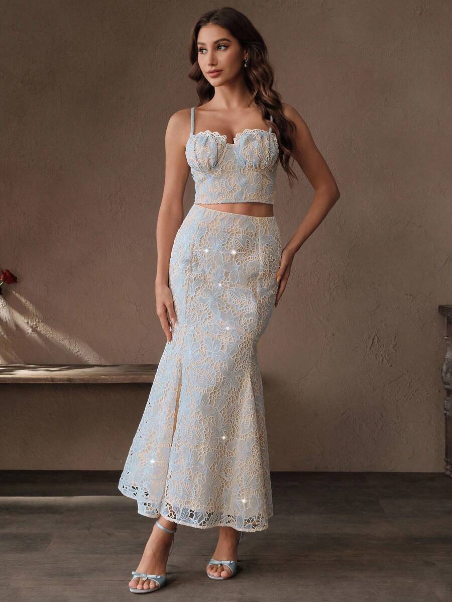Savoree Gonna elegante e romantica color azzurro chiaro, con orlo a sirena, decorata con ricami floreali traforati e perline, vita aderente, adatta come gonna per invitati a matrimoni, gonna da favola, scollo spalle scoperte - celeste - Visualizzare 1