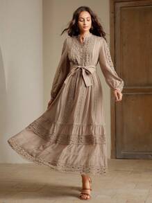 Anewsta Robe à manches longues avec col Mandarin, style élégant et de palais, à motif de dentelle fleurs creuses hydrosoluble, avec nœud papillon - Tabac - Voir 3