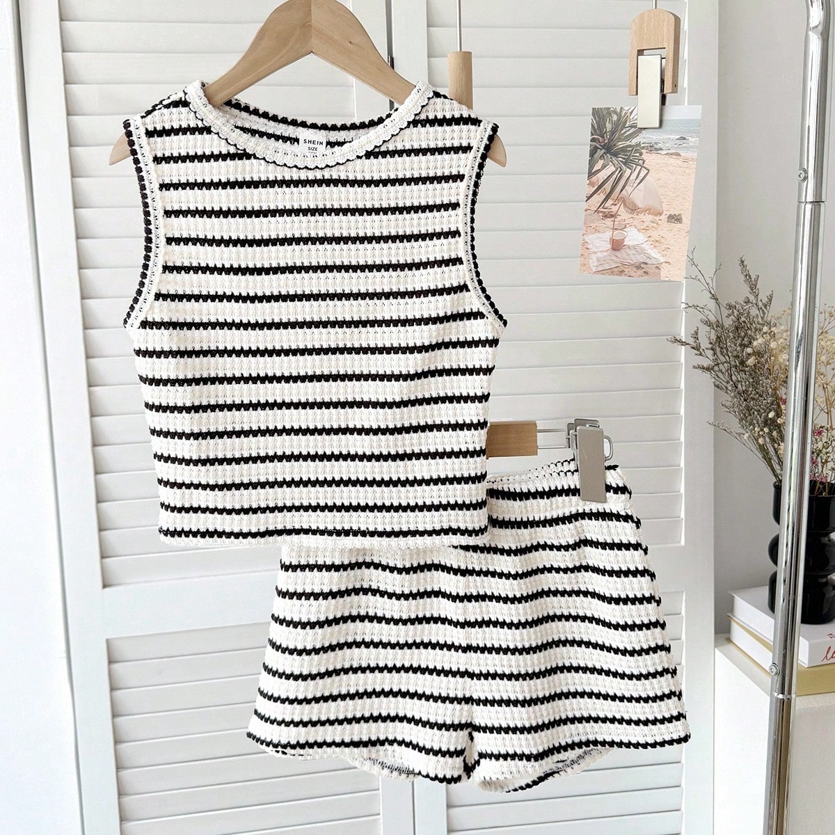 Teen Girl Loose Casual Minimalist Textured Black & White Comfortable Round Neck Sleeveless Striped Tank Top And Shorts Set