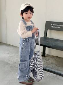 SHEIN Genkimix Kids Denimly 年轻男孩时尚酷炫户外街头校园牛仔背带裤，带星星拼布和多个口袋，水洗牛仔背带裤和背带裤 - 中等水洗藍 - 查看 7