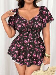SHEIN SunnyBelle Blusa de manga corta en talla grande con cuello corazón, estampada en tela texturizada, con lazo delantero y cintura elástica de corte evasé