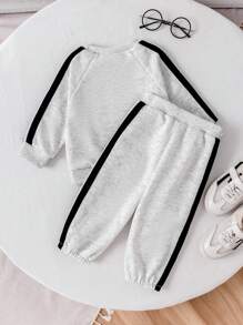 SHEIN Playful Pals 2 pezzi/confezione Bambino maschio Bambino Casual Dinosauro 3D Stampa Maglietta a maniche corte e pantaloncini Set a 2 pezzi, abbigliamento primavera/estate, età 0-3