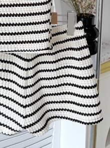 SHEIN Tween Girls Casual Loose Comfortable Striped Round Neck Sleeveless Tank Top And Shorts Set - Black and White - View 3