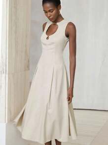 Aveloria Modichic Robe longue élégante et luxueuse d'été nouvelle pour femmes, avec design de serrure à motif ajouré et plis à l'avant, sans manches - Beige - Voir 4