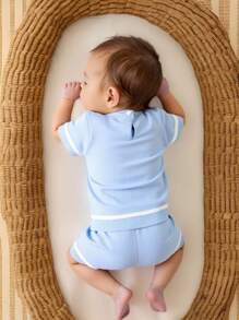 SHEIN 2 件男婴针织毛衣套装 - 蓝色舒适短袖套头衫和短裤，适合日常、户外、旅行、度假、居家、育儿、玩耍穿着