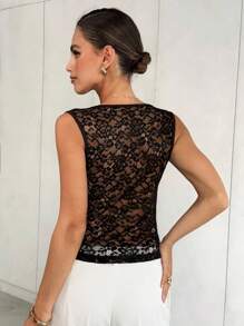 Lavishia قميص نسائي ضيق القصة بياقة V شفافة مطرزة بالدانتيل