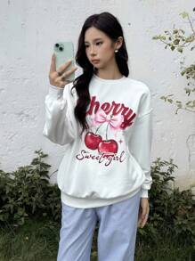 SHEIN Áo nỉ cổ tròn tay dài họa tiết quả anh đào đơn giản thoải mái, dáng rộng, giản dị cho bé gái tuổi teen - trắng - Xem 3