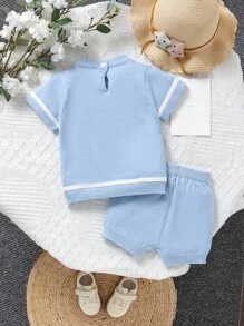 SHEIN 2 件男婴针织毛衣套装 - 蓝色舒适短袖套头衫和短裤，适合日常、户外、旅行、度假、居家、育儿、玩耍穿着