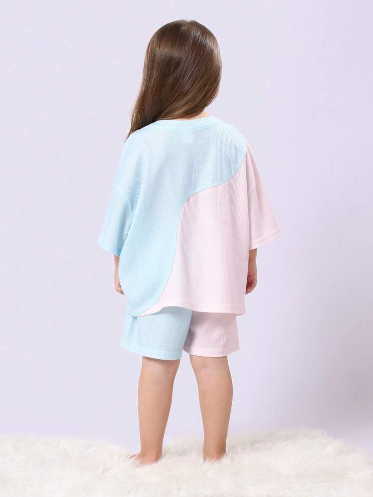 Gemütlicher Komfort mit diesem zweifarbigen Pastell-Pyjama-Set