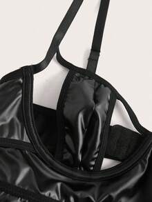 SHEIN 黑色PU皮革女士连体内衣，采用哥特风吊带设计和无袖细肩带设计，完美打造大胆性感造型。适合狂欢派对和外出