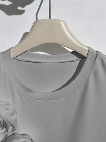 SHEIN Privé 女士纯色 3D 花朵装饰荷叶边下摆休闲 T 恤 - 灰色 - 查看 4