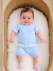 SHEIN 2 件男婴针织毛衣套装 - 蓝色舒适短袖套头衫和短裤，适合日常、户外、旅行、度假、居家、育儿、玩耍穿着