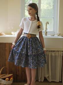 SHEIN Vintaside Kids 2pcs/Set Young Girl Summer Vacation Casual Solid Color Puff Sleeve Top And Ditsy Floral Strap Dress