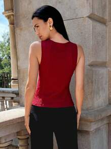 Maija 2025 Gilet sans manches pour femmes en tricot texturé de couleur café, style classique de ville moderne. Convient pour les fêtes du début de l'automne et la rentrée scolaire. Hauts bordeaux, rouges foncés, rouges vin, corsets pour femmes, tops marron. Automne pour femmes, hiver pour femmes, soirée, sortie, hauts pour femmes, soirée, rendez-vous, style old money