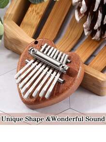 Mini Kalimba de 8 teclas, regalo para principiantes amantes de la música y músicos, accesorio lindo de instrumento musical con dije y llavero
