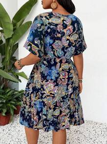 SHEIN LUNE 喇叭下摆收腰加大码连衣裙 乡村音乐会服装 毕业服装 女士夏季服装 女士早午餐服装 母亲节教堂服装 - 藏蓝色 - 查看 2