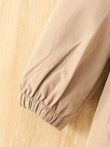 SHEIN 青少年女孩休闲街头服饰时尚法式优雅英伦学院风字母刺绣贴片宽松落肩长袖连帽撞色拉链抽绳腰部大口袋长款羽绒服夹克风衣 - 卡其色 - 查看 7