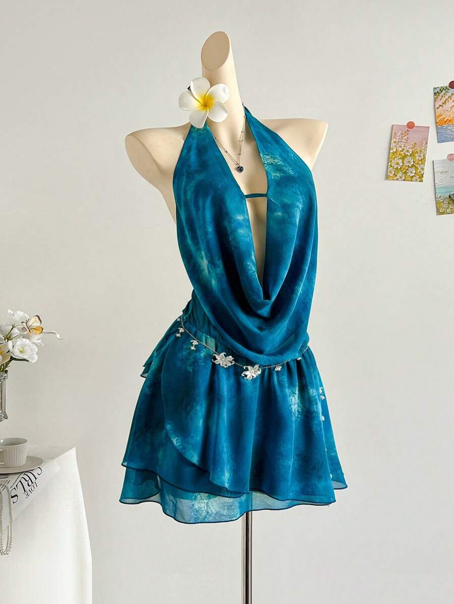 Soleia Vestido de fiesta corto con cuello drapeado profundo, volantes y bajo asimétrico en estilo tie dye, de talle bajo, para vacaciones