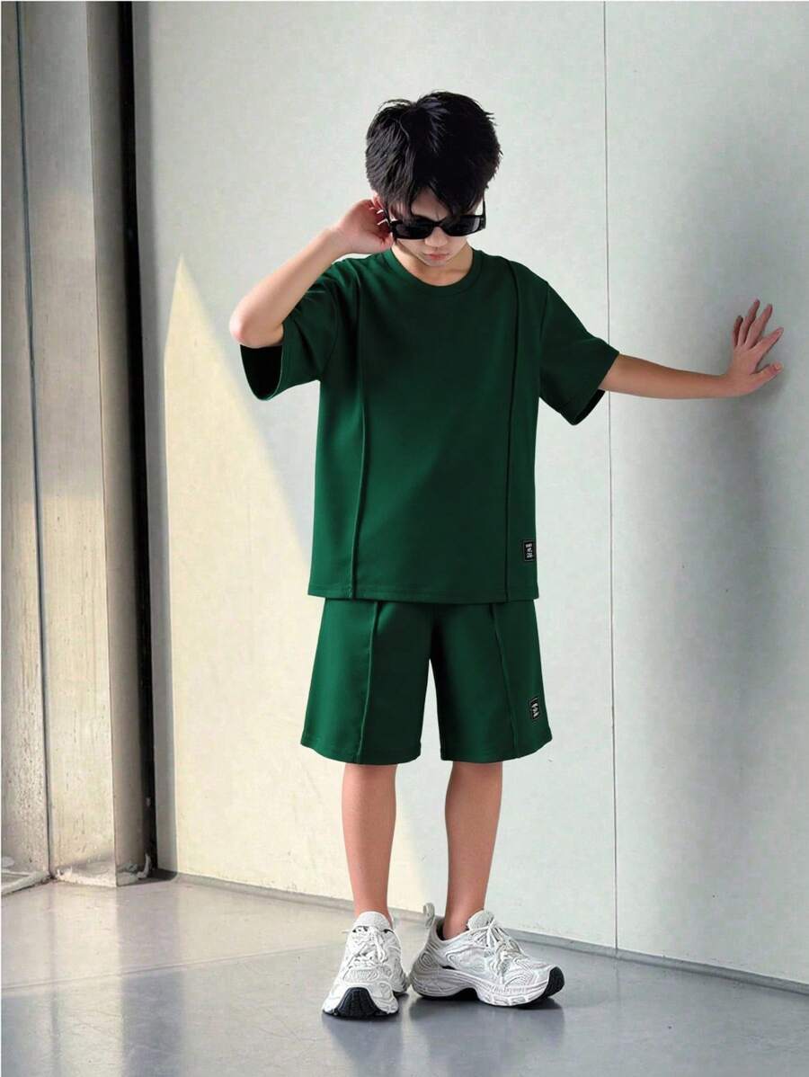 SHEIN Mirajuku 青少年男孩两件套休闲纯色短袖T恤和短裤,夏季 - 墨綠色 - 查看 1