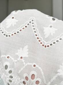 SHEIN LUNE 1 pièce Combinaison courte à manches courtes en tissu brodé blanc avec poches pour femmes, convient pour les vacances romantiques printemps/été - Blanc - Voir 7