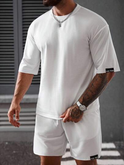 Manfinity Homme Conjunto masculino de camiseta com estampa de letras, gola redonda, manga curta e shorts com cordão na cintura, casual