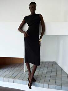 Lumivelle فستان بلا أكمام منسدل مزين بإبزيم معدني للنساء - الأسود - مشاهدة 6