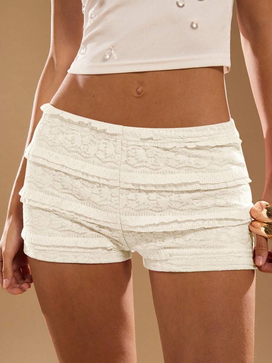 SHEIN BAE 纹理蕾丝低腰迷你短裤夏季假日海滩派对波西米亚风格，波西米亚风女装，优雅，假日，电子音乐节， - 杏色 - 查看 1