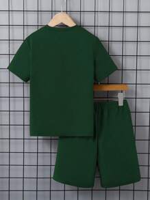 SHEIN Mirajuku 青少年男孩两件套休闲纯色短袖T恤和短裤，夏季 - 墨綠色 - 查看 2