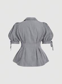 SHEIN MOD 新款春夏女士加大码优雅条纹短袖衬衫，系腰带泡泡袖上衣，适合职场和休闲穿着，凸显身材 - 黑與白 - 查看 2