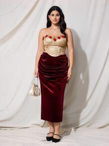 SHEIN MOD Conjunto de talla grande vintage: Corpiño de encaje dorado con contraste de flores 3D en rojo, combinado con falda midi de terciopelo borgoña con abertura, volantes y cintura alta. Romántico y elegante para bodas, graduaciones, fiestas y ocasiones formales. - Dorado - Ver 11