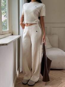 SHEIN EZwear Conjunto de top de punto de manga corta con cuello redondo y estampado de caballero, y pantalones largos para mujer