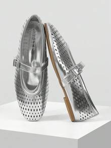 MOTF PREMIUM PU皮镂空平底鞋 - 銀色 - 查看 8