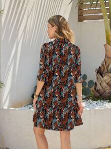 Shutterstock Glamance Robe courte d'été décontractée à col en V plongeant, imprimé allover, manches évasées pour femme. Robe-chemise tunique de femme à manches 3/4, imprimé abstrait - Marron - Voir 2