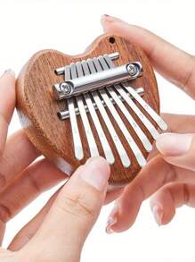 Mini Kalimba de 8 teclas, regalo para principiantes amantes de la música y músicos, accesorio lindo de instrumento musical con dije y llavero