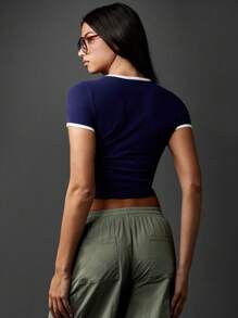 Missguided x Playboy 徽标短款 T 恤复古学院风印花短袖 Ringer T 恤经典大学设计休闲装针织夏季上衣 - 藏蓝色 - 查看 2