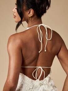 MISSGUIDED 优雅纹理玫瑰贴花露背迷你连衣裙，适合特殊场合、婚礼招待会、新娘送礼会、白色花卉蕾丝派对短款夏季庆典 - 白色 - 查看 5