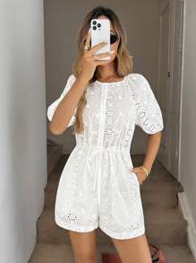 SHEIN LUNE 1 pièce Combinaison courte à manches courtes en tissu brodé blanc avec poches pour femmes, convient pour les vacances romantiques printemps/été - Blanc - Voir 5