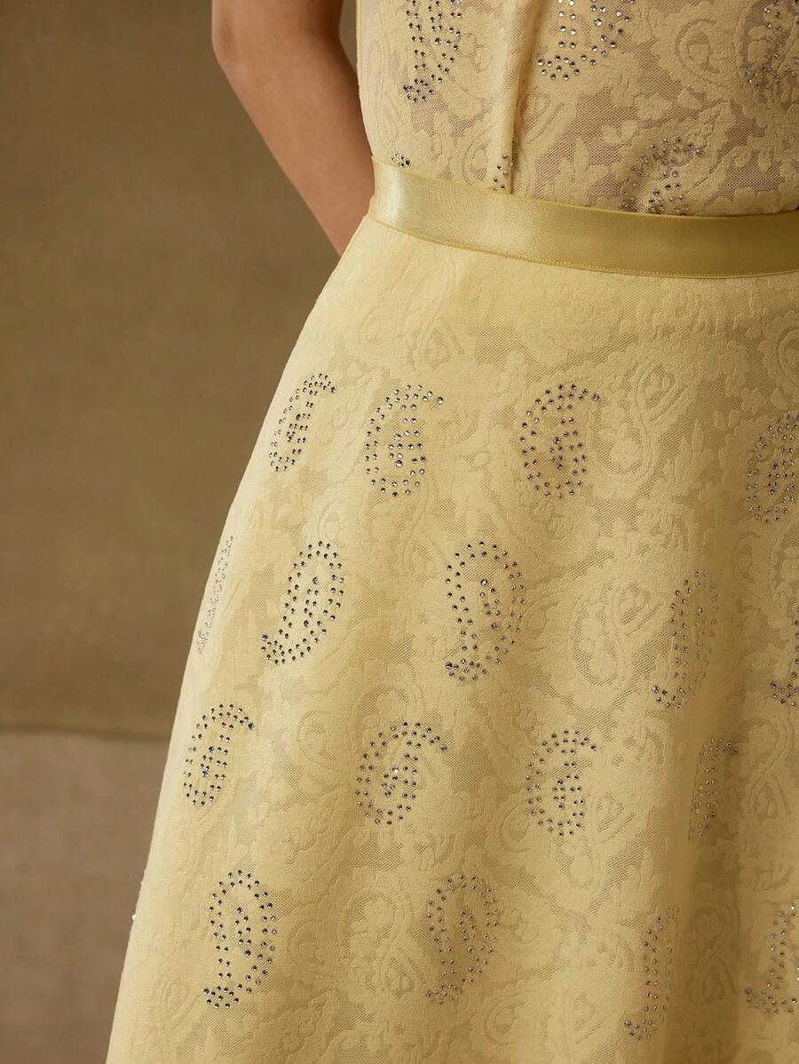 MOTF PREMIUM RHINESTONE DETAIL JACQUARD SKIRT - Yellow - View 2
