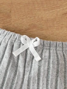 SHEIN 2 件套新生儿休闲多色口袋舒适条纹针织露肩按扣长袖圆领 T 恤和松紧腰裤，适合春秋冬 - 灰色 - 查看 5