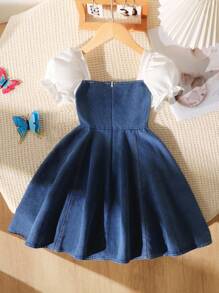 SHEIN Playful Pals 年轻女孩夏季韩版3D蝴蝶结牛仔连衣裙，适合女孩休闲日常穿着和校服 - 彩色 - 查看 3