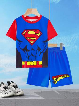 SUPERMAN X SHEIN Set a due pezzi composto da maglietta a maniche corte e pantaloncini larghi con motivo da supereroe dei cartoni animati, blu e rosso, per ragazzo giovane