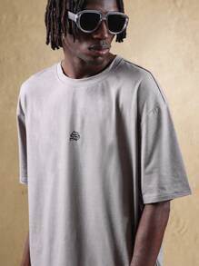 SUMWON Camiseta oversize de algodón de manga corta con estampado grande en la espalda, de estilo urbano y casual, diseño minimalista y moderno, de línea atlética y contemporánea