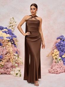 SHEIN Belle Gaun Bridesmaid Model Fishtail Pas Badan dengan Hiasan Pita Matte Chiffon Romantis Elegan, Model Bahu Terbuka, dan Potongan Bandeau. - Coklat - View 3