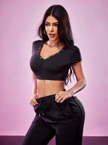 Slayform Slayform Setelan Olahraga Kasual 2 Potong Wanita: Atasan Crop Top Leher V dengan Kancing Logam, Saku & Celana Jogging dengan Tali Pinggang, Musim Semi/Panas - Hitam - View 6