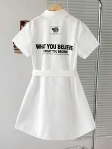 SHEIN 青少年女孩休闲舒适 Polo 领弧形下摆背面印花连衣裙