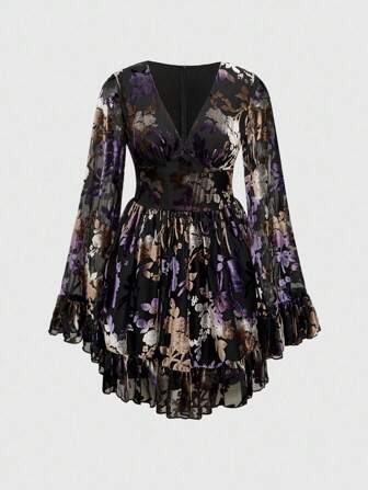 EDITION Robe mi-longue style bohème sexy et sombre en velours jacquard, avec col en V profond et manches évasées