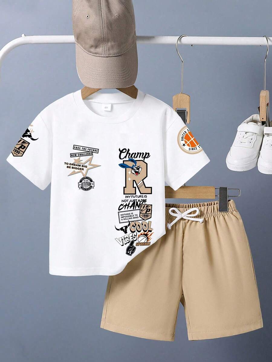 SHEIN 2件套Young Boy白色徽章印花短袖T恤和卡其色梭织短裤套装 - 卡其色 - 查看 1